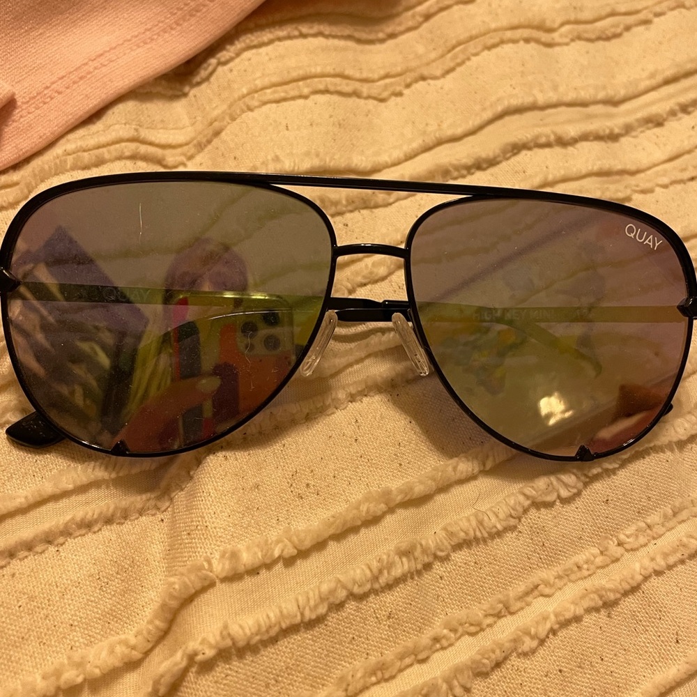 QUAY SUNGLASSES